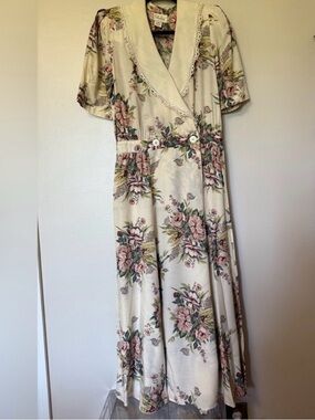 Vintage cottagecore Ambria Floral faux wrap, maxi  Dress with lace collar size 8